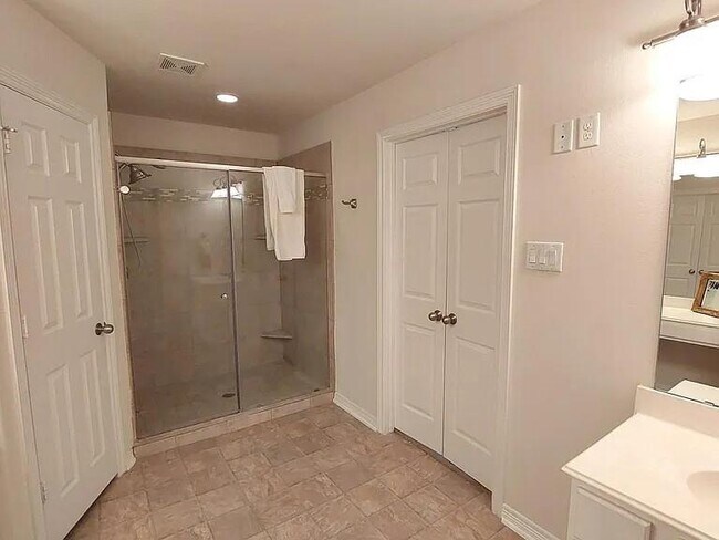 Building Photo - 7907 Bachwood Dr Dr