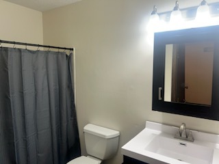 Building Photo - Move in Special - $500 off first months rent!