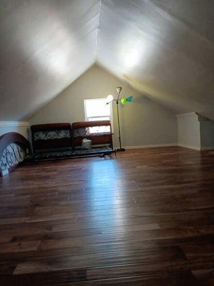 Upstairs bedroom - 230 E Pine St