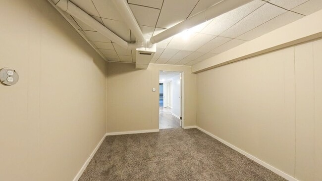Building Photo - Spacious 3 Bedroom 1.5 Bath Home- Located ...
