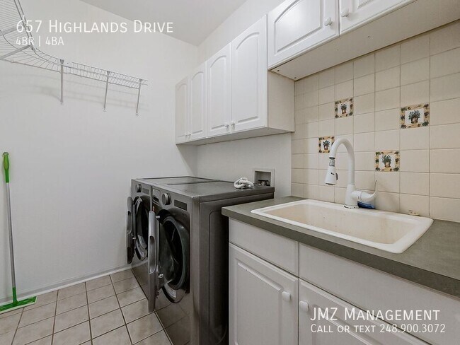 Building Photo - 657 Highlands Dr