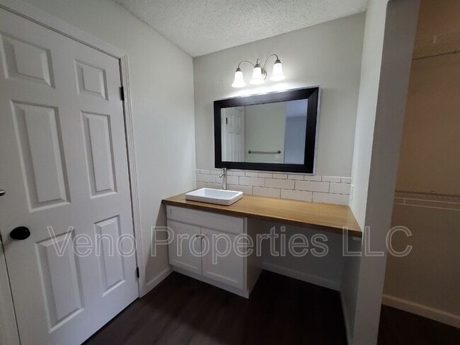 Building Photo - 66 Plaza Ave