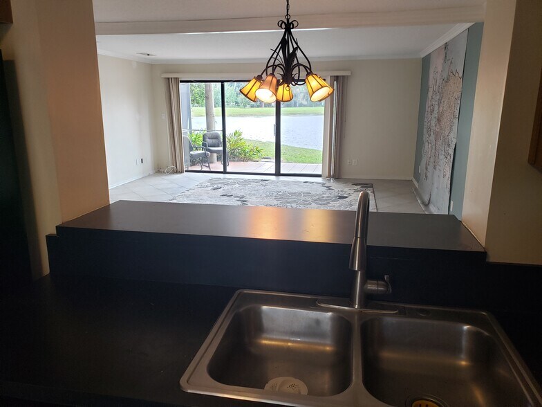 Building Photo - 7859 La Sierra Ct