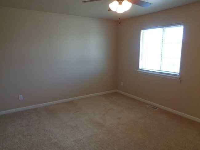 Building Photo - 5 Bed/ 3 Bath/ 2 Car Garage Open Floor Plan Home in Billings Heights