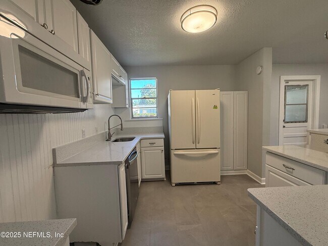 Building Photo - 1909 Layton Rd