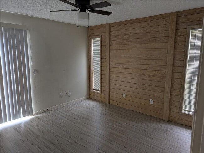 Building Photo - 1504 Windy Park Dr