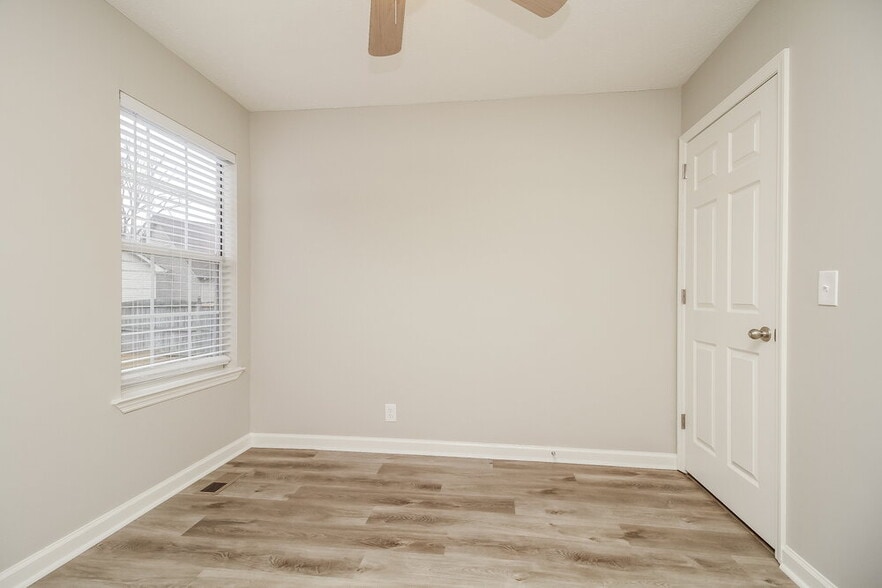 Building Photo - 3920 Calumet Dr