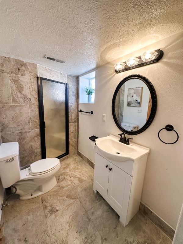 Building Photo - 462 E Pine View Dr