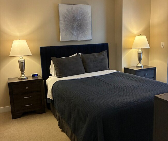 Building Photo - 1343 Ives Pl SE