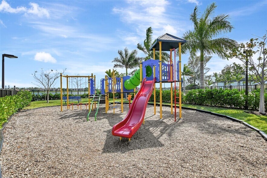 Building Photo - 20564 NE 5th Pl