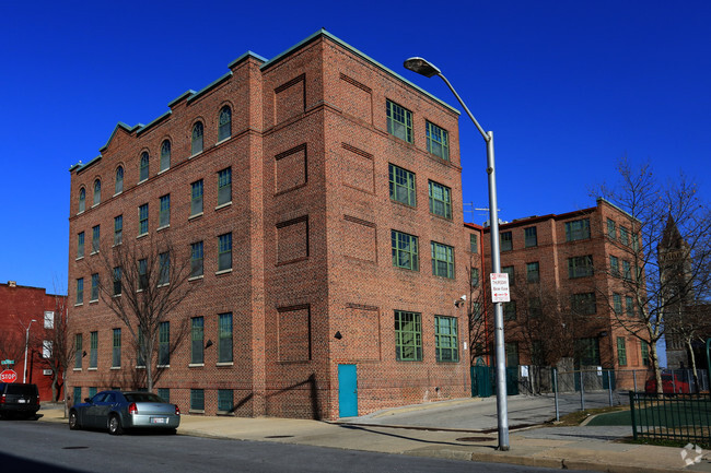 Primary Photo - Oliver Plaza