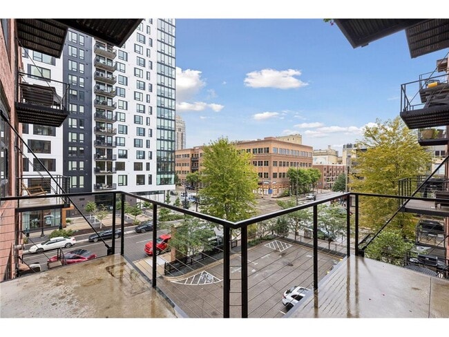 Building Photo - 607 Washington Ave S