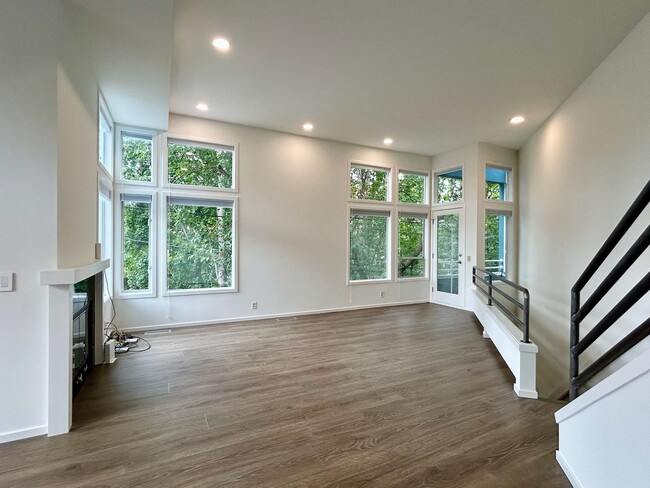 Building Photo - Capitol Hill Townhouse