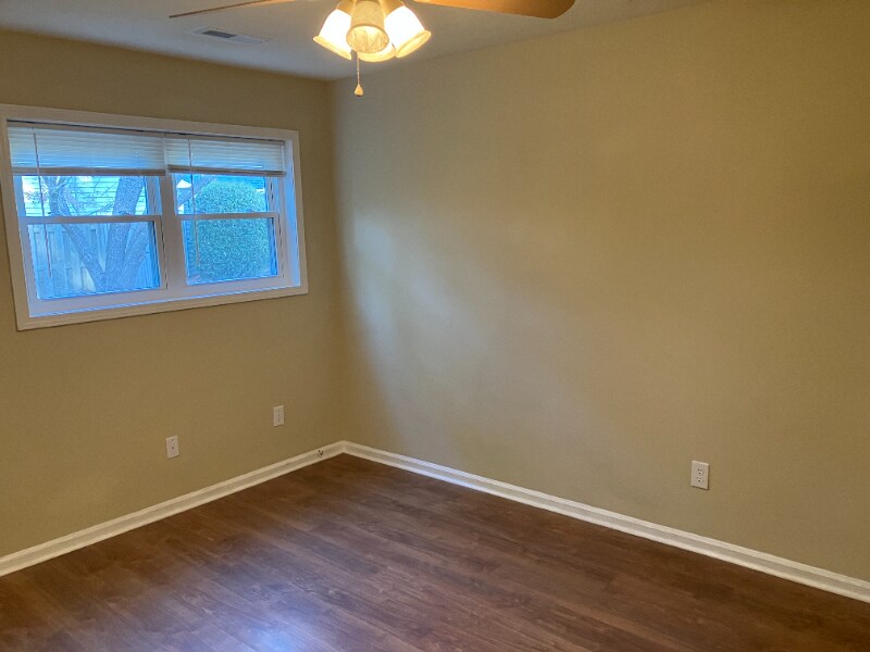 Building Photo - 800 Deer Haven Ct