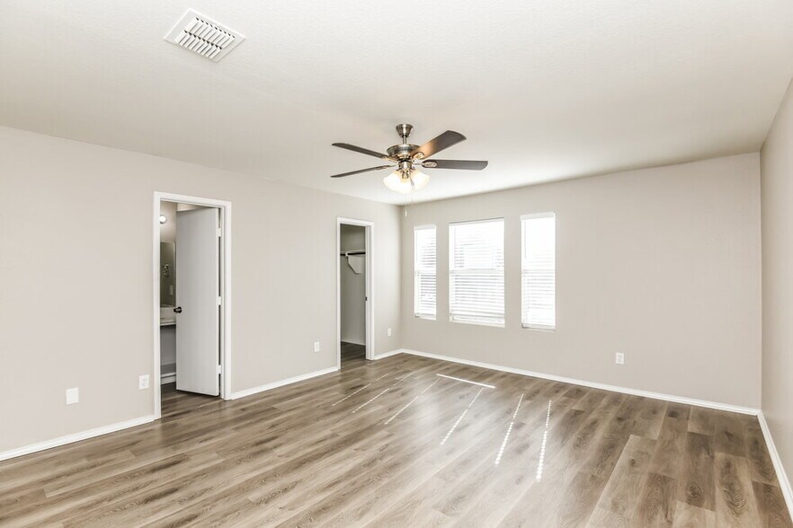 Building Photo - 6605 Meadow Way Ln