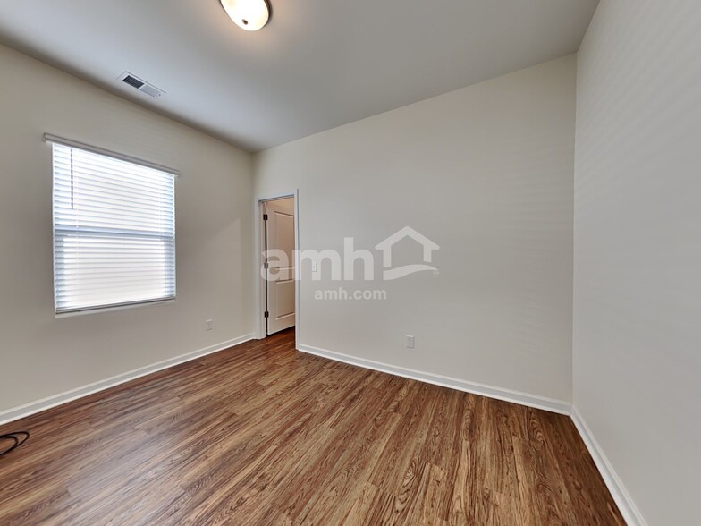 Building Photo - 188 Orion Way