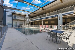 Building Photo - 831 S Flores St