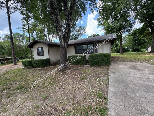Primary Photo - 3 bedroom, 1 bath Home