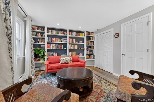 Building Photo - 22 Blossom Hill Dr