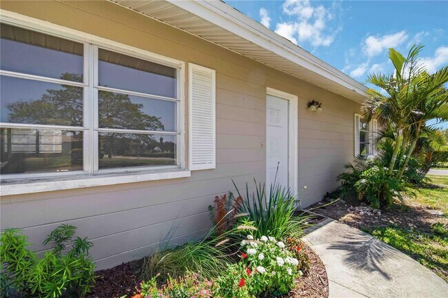 Building Photo - 304 Lantana Ave