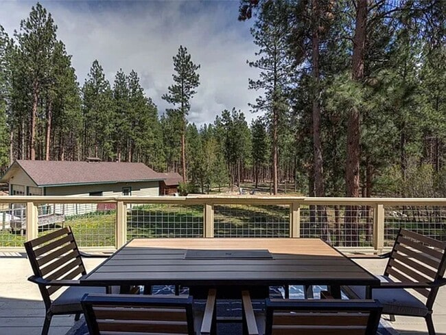 Building Photo - Beautiful spacious 3 bed, 3 bath home situated on 2.53 private acres in Stevensville.