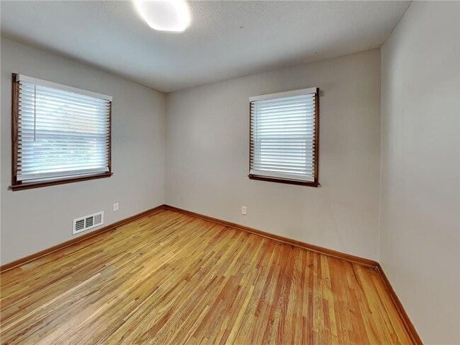 Building Photo - 2921 W 70 1/2 St