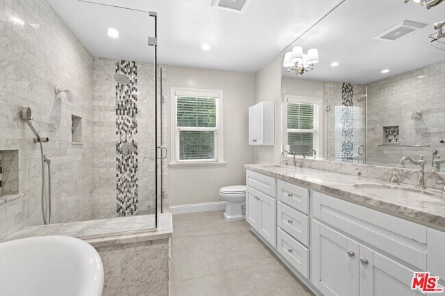 Building Photo - 5525 Matilija Ave