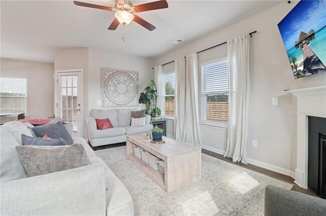 Building Photo - 3890 Clarington Dr