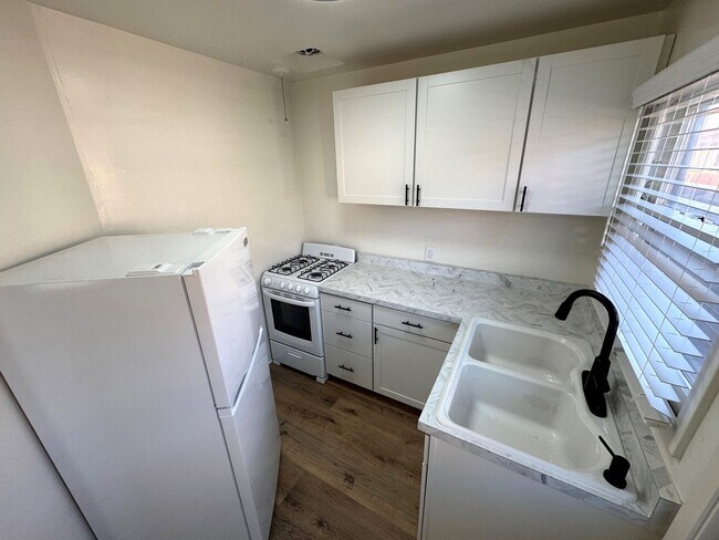 Building Photo - lang