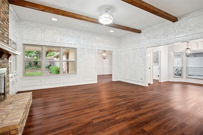 Building Photo - 5502 Coronado Dr