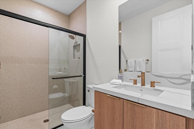 Building Photo - 446 Fountain Dr