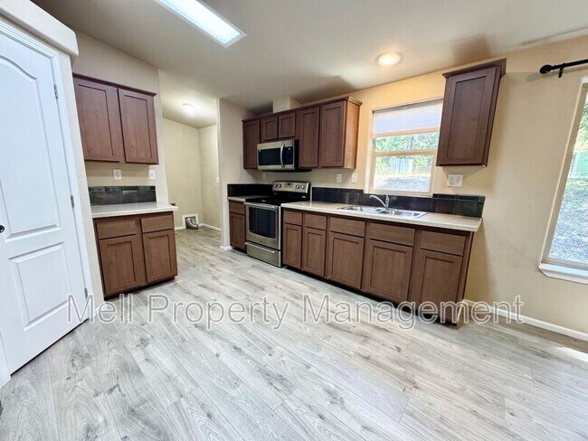 Building Photo - 155 E Strayer Way