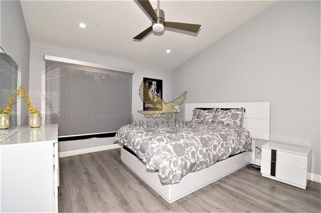 Building Photo - 5415 W Harmon Ave