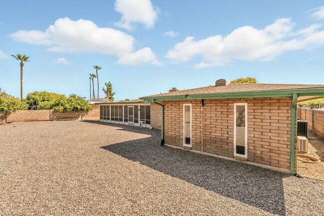 Building Photo - Beautiful 3 bed, 2 bath w/ bonus Room, loc...