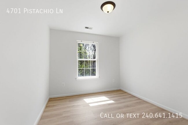 Building Photo - 4701 Pistachio Ln