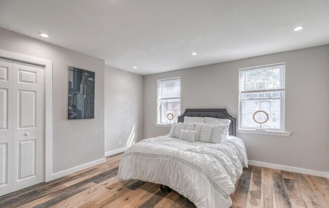 Building Photo - Luxurious 4-Bed/2-Bath Townhome in Cecil B. Moore! Available NOW!