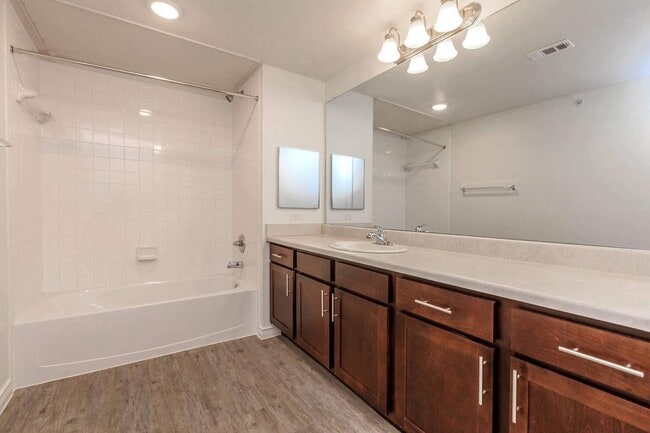 Building Photo - 4100 N Parkdale Ln