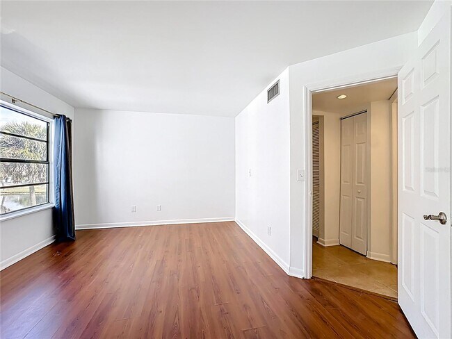 Building Photo - 3923 Atrium Dr