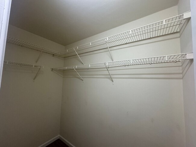 Building Photo - Cozy Private Living in Suffolk