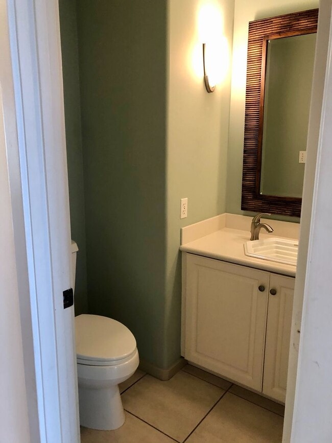 Building Photo - 3/2.5/2 Home - Located in the Beautiful Gated Community at Kahalakua- Endless Views!