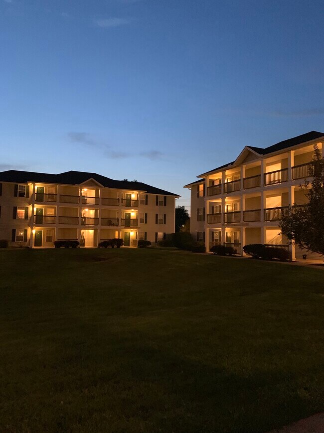 Building - 15 S Shafer St