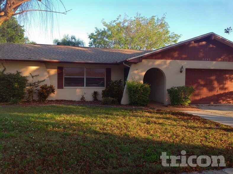 Building Photo - 2290 Colonial Dr