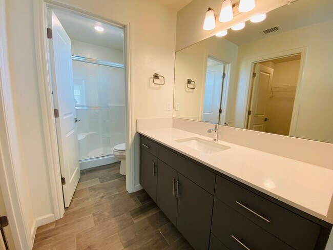 Building Photo - $2,395 Alluvial & Fowler, 3 Bedroom Home -...