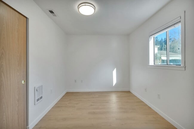 Building Photo - Charming 3 bed/1bath Lynnwood Home