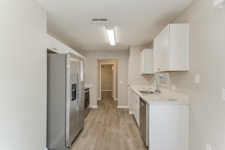 Building Photo - 11426 Lumberjack Cir W