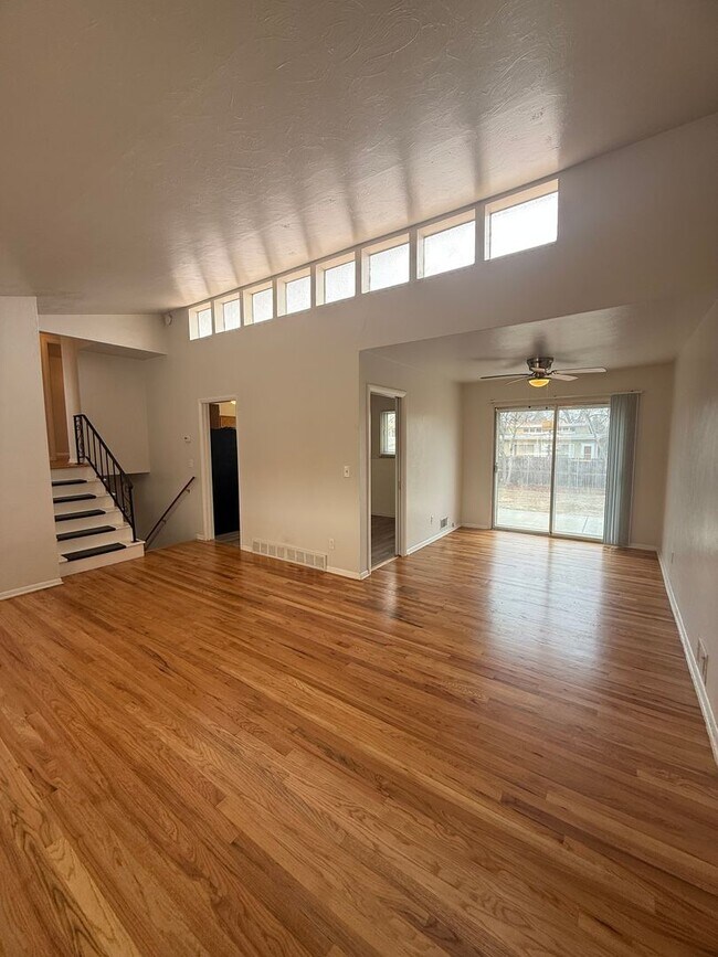 Building Photo - $0 DEPOSIT OPTION, CHARMING 3 BED 2 BATH TRADITIONAL HOME!! HUGE YARD, STEPS FROM PEORIA STATION