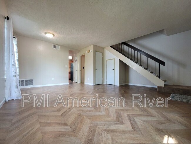 Building Photo - 5125 Gibbons Dr