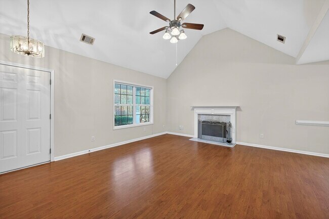 Building Photo - 155 W River Bend Dr