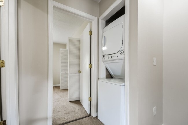 Building Photo - 2 bedroom / 1.5 bath Townhome ~ Hannahan, SC