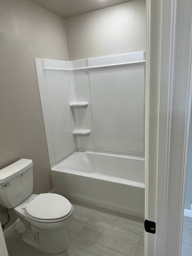 Building Photo - Brand New Duplex For Lease! 650 Juniper!